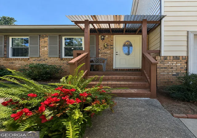 Photo 3 of Single family home for sale at 1627 Dogwood Ln, Acworth, GA 30102 | MLS# 10838786 | Listing updated on 2026-09-16