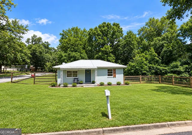 Single family home for sale at 861 Wallace Rd, Macon, GA 31217 | MLS# 10842401