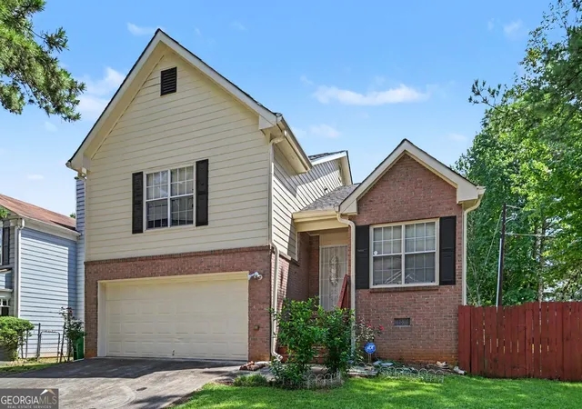 Photo 1 of Single family home for sale at 415 Thomas Jefferson Dr, Stone Mountain, GA 30083 | MLS# 10838000 | Listing updated on 2026-09-17