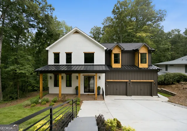 Photo 2 of Mansion for sale at 132 Lakeshore Dr Ne, Marietta, GA 30067 | MLS# 10837002 | Listing updated on 2026-09-17