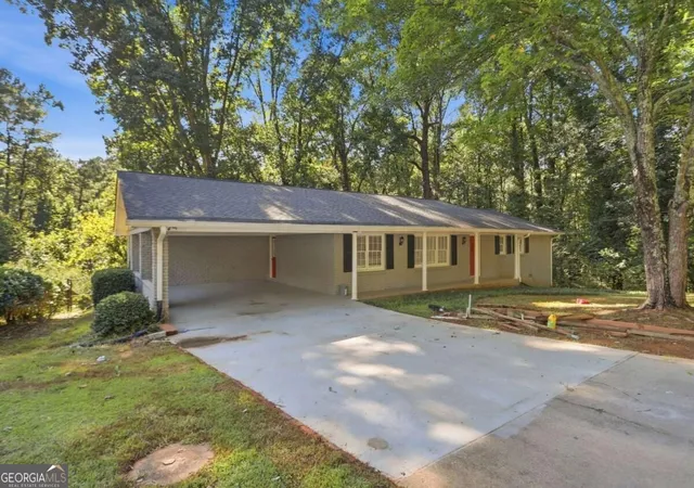 Photo 2 of Single family home for sale at 5528 Fern Crk Dr Sw, Lilburn, GA 30047 | MLS# 10848426 | Listing updated on 2026-10-07
