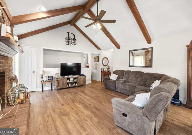 Photo 4 of Single family home for sale at 19 Crawford Manor Dr, Toccoa, GA 30577 | MLS# 10879862 | Listing updated on 2026-10-27