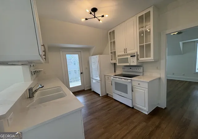 Listing Photo 5 - Condo for sale in building located at 120 Shady Brk Cir, St. Simons, GA 31522 - Unit #300