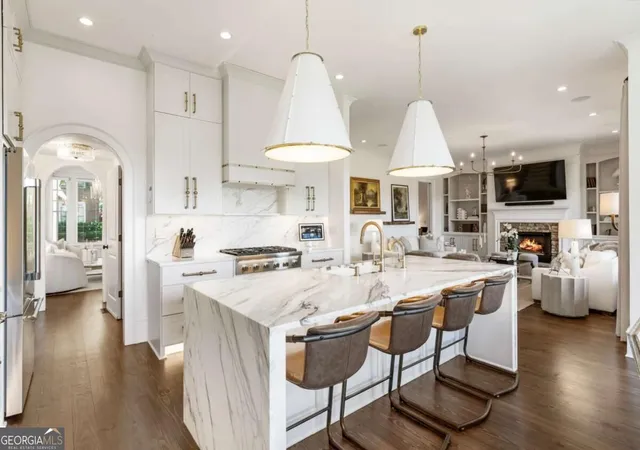 Photo 3 of Single family home for sale at 565 Willow Oak Way, Roswell, GA 30076 | MLS# 10847299 | Listing updated on 2026-10-05