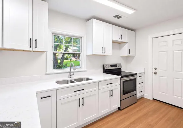 Photo 3 of Single family home for sale at 1347 Westmont Rd Sw, Atlanta, GA 30311 | MLS# 10841113 | Listing updated on 2026-10-05