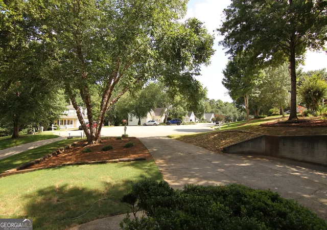 Photo 4 of Single family home for sale at 46 Trailwood Ln, Newnan, GA 30265 | MLS# 10796404 | Listing updated on 2026-10-09