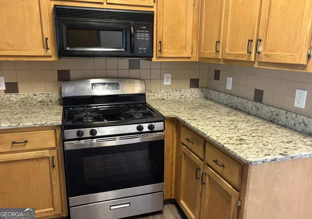 Photo 4 of Single family home for sale at 130 Cutstone Ct, Fayetteville, GA 30215 | MLS# 10842668 | Listing updated on 2026-10-26