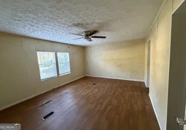 Photo 3 of Manufactured home for sale at 206 Benifield Dr, Lavonia, GA 30553 | MLS# 10847959 | Listing updated on 2026-09-17
