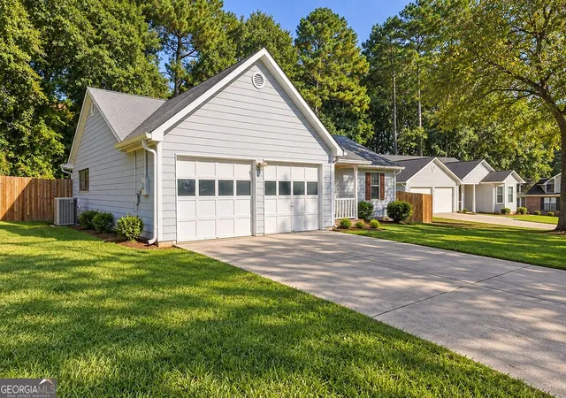 Photo 2 of Single family home for sale at 10436 Tara Pointe Dr, Jonesboro, GA 30238 | MLS# 10848453 | Listing updated on 2026-10-04
