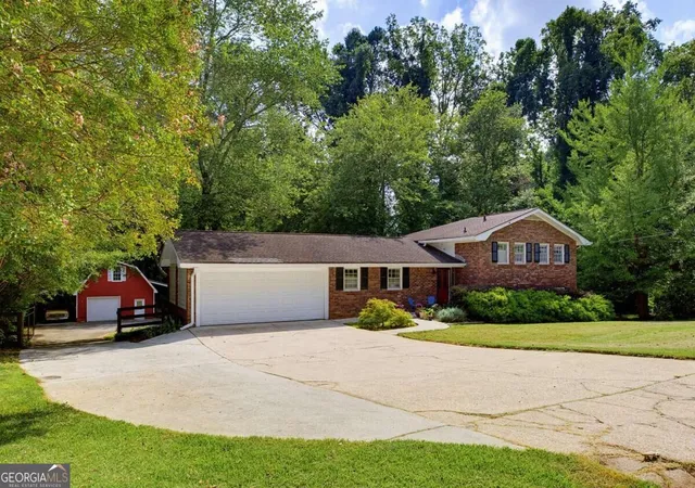 Photo 2 of Single family home for sale at 949 Tranquil Dr, Austell, GA 30106 | MLS# 10848455 | Listing updated on 2026-09-18