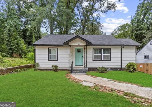 Photo 1 of Single family home for sale at 1077 Peeples St, Atlanta, GA 30310 | MLS# 10847383 | Listing updated on 2026-09-30