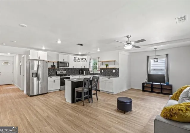 Photo 3 of Single family home for sale at 1077 Peeples St, Atlanta, GA 30310 | MLS# 10847383 | Listing updated on 2026-09-30