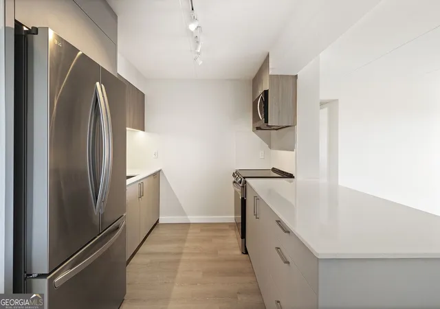 Photo 3 of Condo for sale at 2460 Peachtree Rd NE #512, Atlanta, GA 30305 | MLS# 10838968 | Listing updated on 2026-10-29