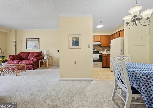 Listing Photo 5 - Condo for sale in building located at 1800 Clairmont Lk, Decatur, GA 30033 - Unit #A725