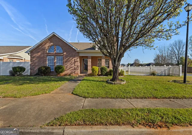 Photo 2 of Single family home for sale at 87 Park Ln, Warner Robins, GA 31093 | MLS# 10846695 | Listing updated on 2026-09-23