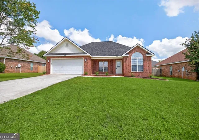 Photo 1 of Single family home for sale at 402 Sugarloaf Pkwy, Perry, GA 31069 | MLS# 10838892 | Listing updated on 2026-10-06