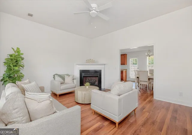 Photo 4 of Single family home for sale at 402 Sugarloaf Pkwy, Perry, GA 31069 | MLS# 10838892 | Listing updated on 2026-10-06