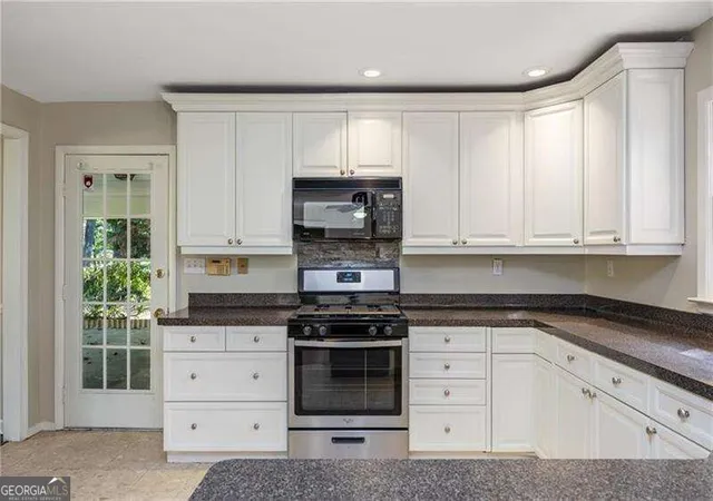 Photo 4 of Single family home for sale at 535 Valley Ln, Atlanta, GA 30328 | MLS# 10841928 | Listing updated on 2026-09-08