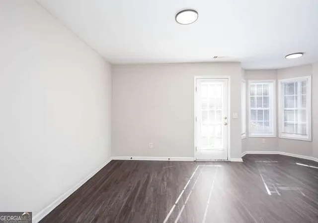 Listing Photo 3 - Condo for sale in building located at 7712 Autry Cir, Douglasville, GA 30134 - Unit #405