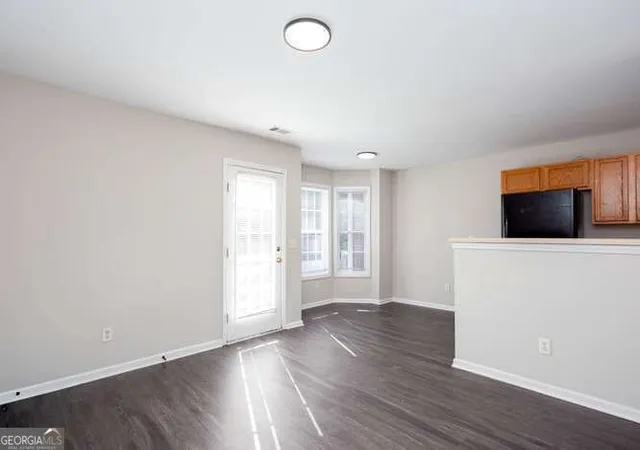 Listing Photo 4 - Condo for sale in building located at 7712 Autry Cir, Douglasville, GA 30134 - Unit #405