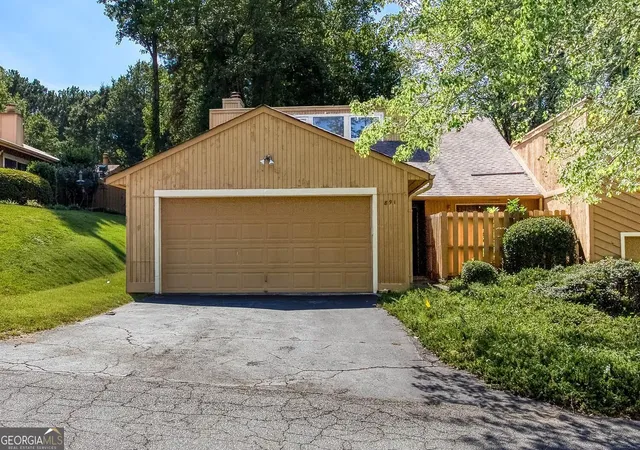 Photo 1 of Condo for sale at 891 Lake Holw Blvd Sw, Marietta, GA 30064 | MLS# 10851180 | Listing updated on 2026-10-09