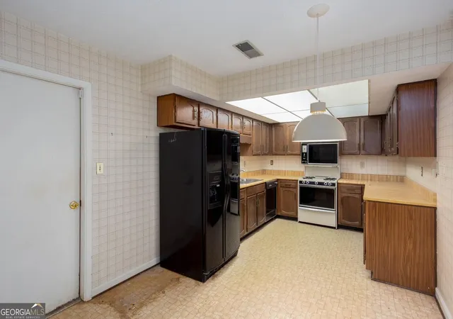 Photo 4 of Condo for sale at 891 Lake Holw Blvd SW, Marietta, GA 30064 | MLS# 10851180 | Listing updated on 2026-10-09