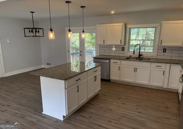 Photo 4 of Single family home for sale at 3972 Emerald North Dr, Decatur, GA 30035 | MLS# 10836015 | Listing updated on 2026-09-23