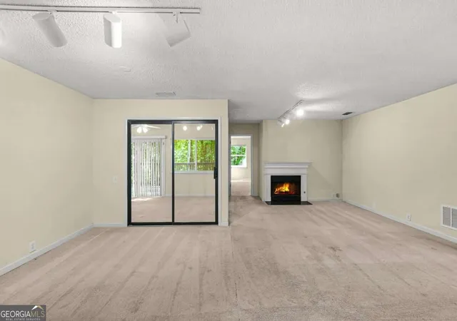 Photo 4 of Condo for sale at 14 Dunwoody Springs Dr, Sandy Springs, GA 30328 | MLS# 10830353 | Listing updated on 2026-09-13