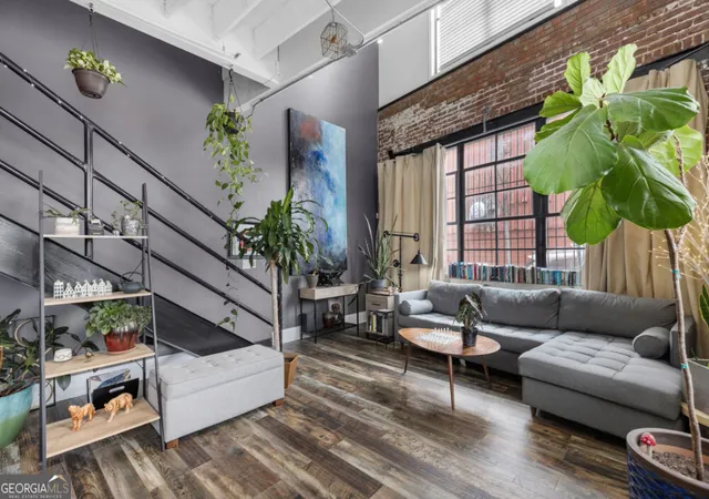 Listing Photo 2 - Condo for sale in building located at 158 Walker St SW, Atlanta, GA 30313 - Unit #1