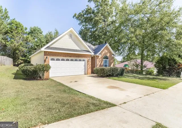 Photo 2 of Sale Pending at 105 Shiloh Ct, Macon, GA 31206 | MLS# 10842385 | Listing updated on 2026-09-15