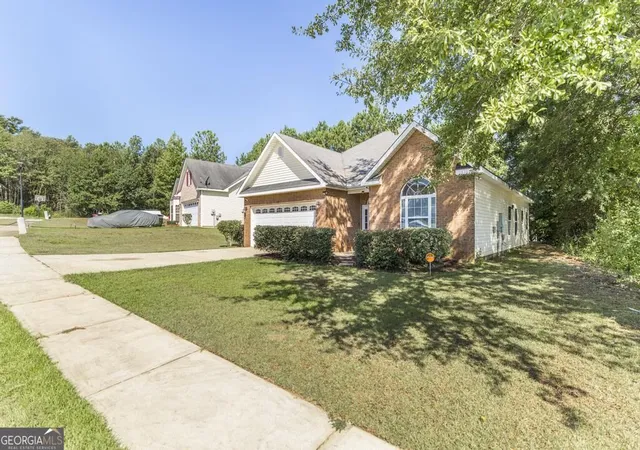 Photo 3 of Sale Pending at 105 Shiloh Ct, Macon, GA 31206 | MLS# 10842385 | Listing updated on 2026-09-15