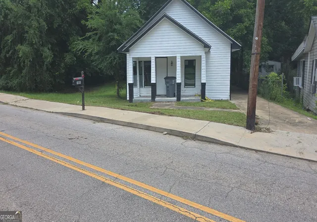 Photo 1 of Single family home for sale at 305 Colquitt St, Lagrange, GA 30241 | MLS# 10853470 | Listing updated on 2026-09-25