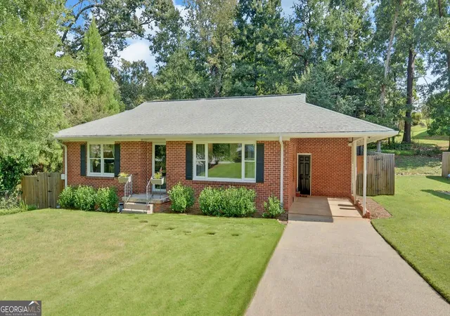 Photo 1 of Single family home for sale at 1398 Cumberland Dr, Gainesville, GA 30501 | MLS# 10852014 | Listing updated on 2026-10-08