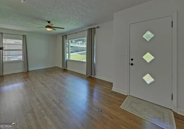 Photo 2 of Single family home for sale at 1398 Cumberland Dr, Gainesville, GA 30501 | MLS# 10852014 | Listing updated on 2026-10-08