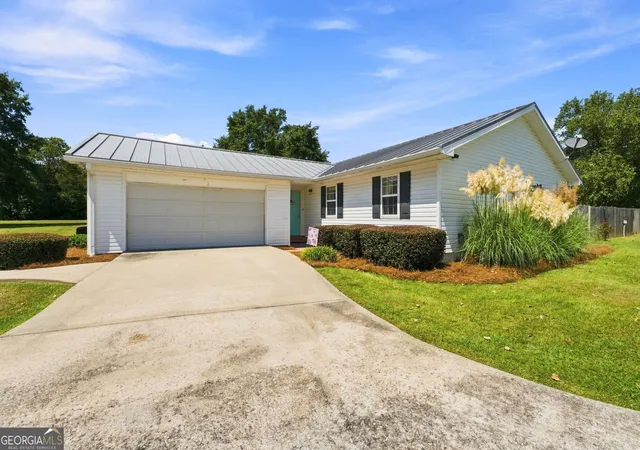 Photo 3 of Single family home for sale at 100 Old Hickory Rd, Byron, GA 31008 | MLS# 10844784 | Listing updated on 2026-09-11