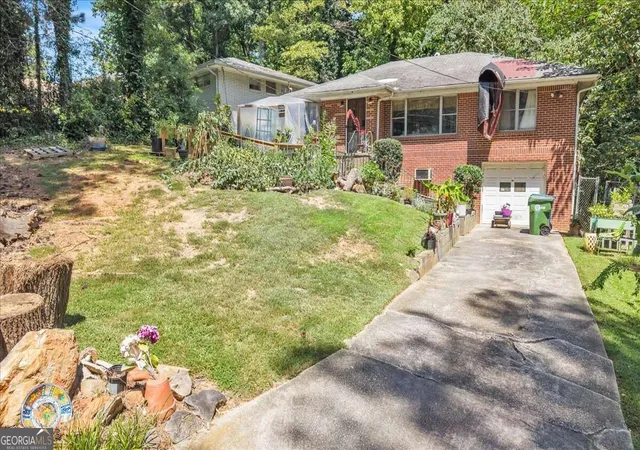 Photo 2 of Single family home for sale at 511 Collier Ridge Dr Nw, Atlanta, GA 30318 | MLS# 10840244 | Listing updated on 2026-09-23