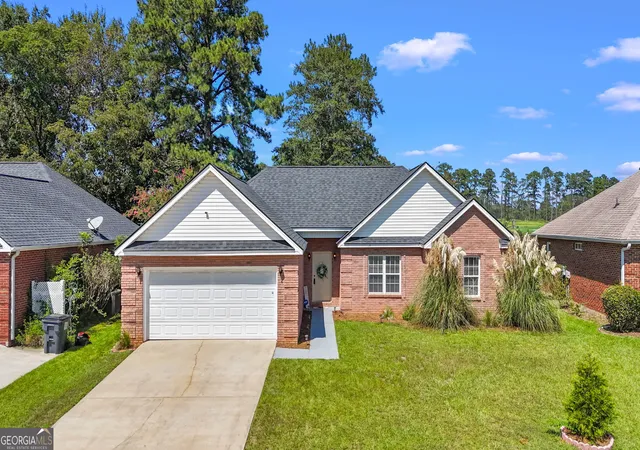 Photo 3 of Single family home for sale at 323 Links View Dr, Bonaire, GA 31005 | MLS# 10843060 | Listing updated on 2026-09-24