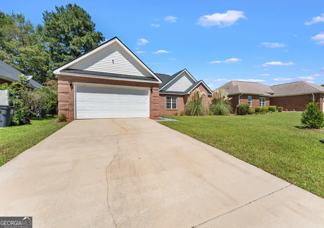 Photo 3 of Single family home for sale at 323 Links View Dr, Bonaire, GA 31005 | MLS# 10843060 | Listing updated on 2026-10-28