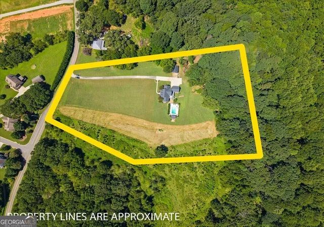 Photo 2 of Single family home for sale at 8135 Wallace Wood Rd, Gainesville, GA 30506 | MLS# 10841625 | Listing updated on 2026-09-12