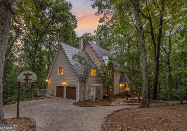 Single family home for sale at 5633 Aven Rd, Marietta, GA 30068 | MLS# 10832607