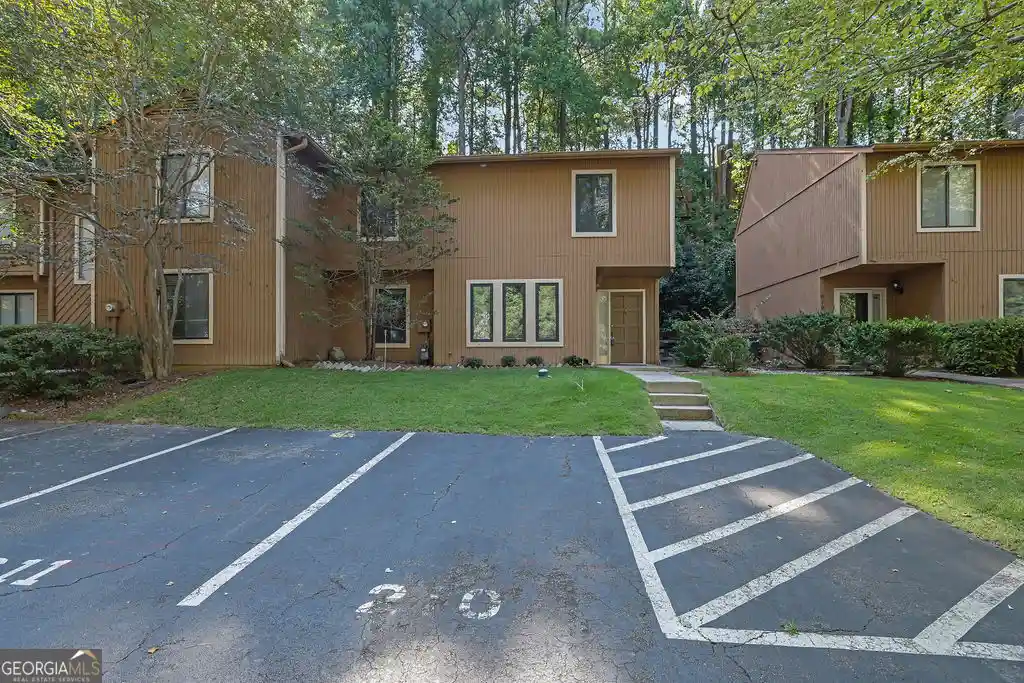 Listing Photo 1 - Condo for sale in 878 Lake Holw Blvd SW located at 878 Lake Holw Blvd SW, Marietta, GA 30064 - Unit 878 Lake Holw Blvd SW