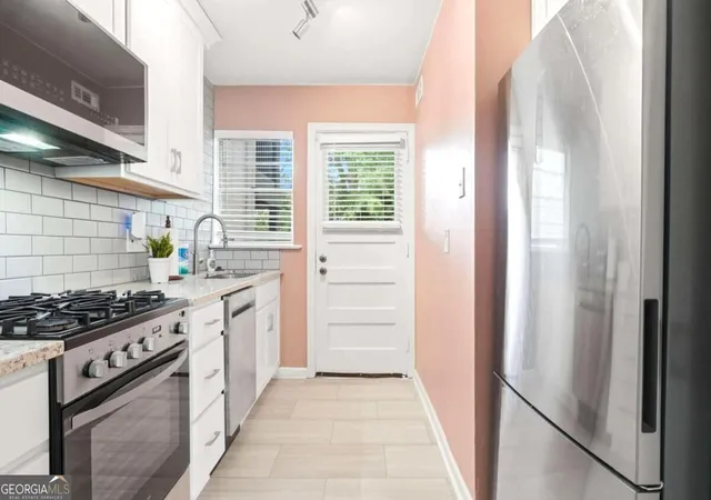 Listing Photo 1 - Condo for sale in building located at 2230 Cheshire Brg Rd Ne, Atlanta, GA 30324 - Unit #113