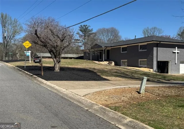 Photo 2 of Single family home for sale at 3900 Westmoreland Dr, Kennesaw, GA 30144 | MLS# 10880706 | Listing updated on 2026-10-28