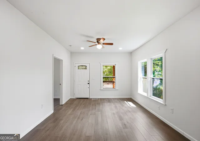 Photo 2 of Single family home for sale at 1233 Oakland Dr SW, Atlanta, GA 30310 | MLS# 10845808 | Listing updated on 2026-10-30