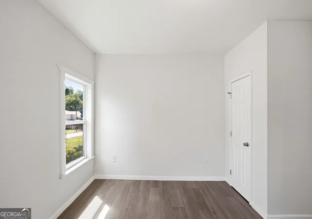 Photo 3 of Single family home for sale at 1233 Oakland Dr SW, Atlanta, GA 30310 | MLS# 10845808 | Listing updated on 2026-10-30