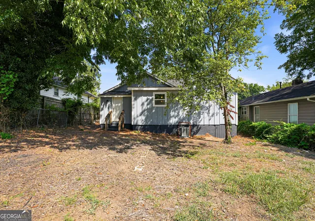 Photo 4 of Single family home for sale at 1233 Oakland Dr SW, Atlanta, GA 30310 | MLS# 10845808 | Listing updated on 2026-10-30