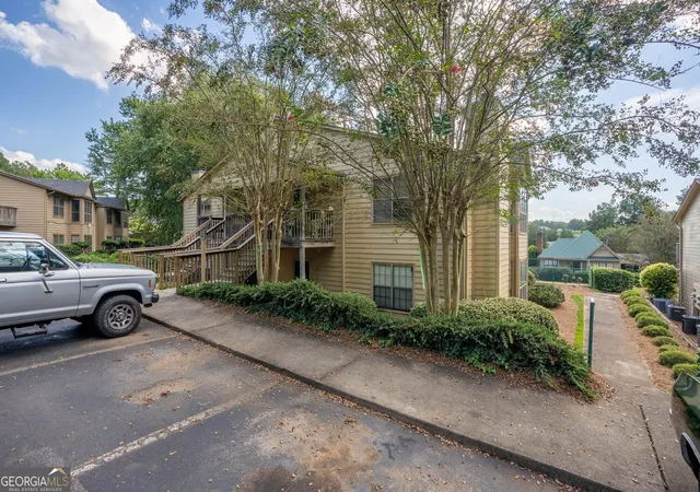 Photo 3 of Condo for sale at 2235 Old Hamilton Pl #400D, Gainesville, GA 30507 | MLS# 10846813 | Listing updated on 2026-10-08