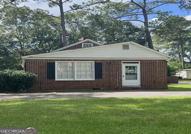 Photo 3 of Sale Pending at 719 East 19th Ave, Cordele, GA 31015 | MLS# 10844271 | Listing updated on 2026-09-23