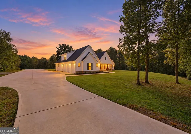 Photo 1 of Single family home for sale at 415 Barnesville Rd, Griffin, GA 30224 | MLS# 10880225 | Listing updated on 2026-10-28