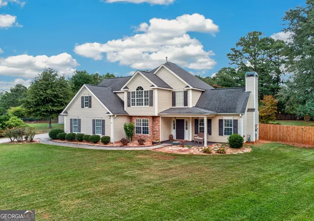 Photo 2 of Single family home for sale at 30 Candlewood Ct, Newnan, GA 30265 | MLS# 10838126 | Listing updated on 2026-10-29